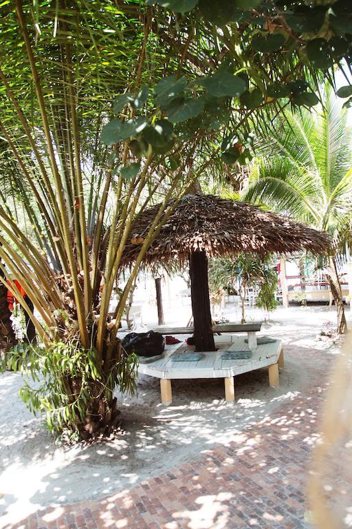Vijit Bungalow Koh Phayam Buitenkant foto